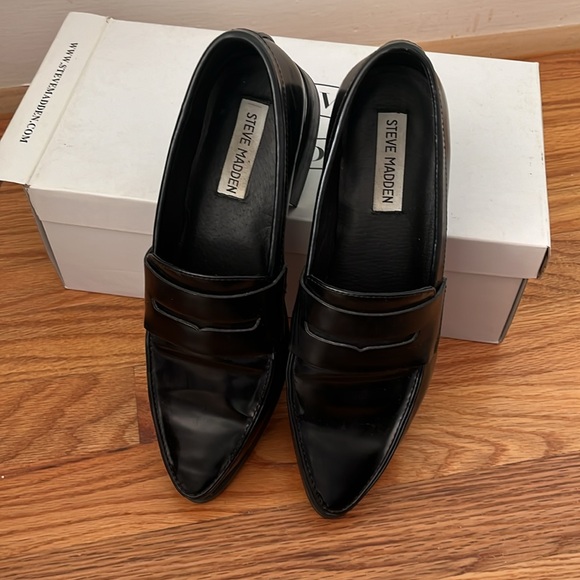 Steve Madden Pointed Toe Penny Loafer size 7 - Picture 6 of 6